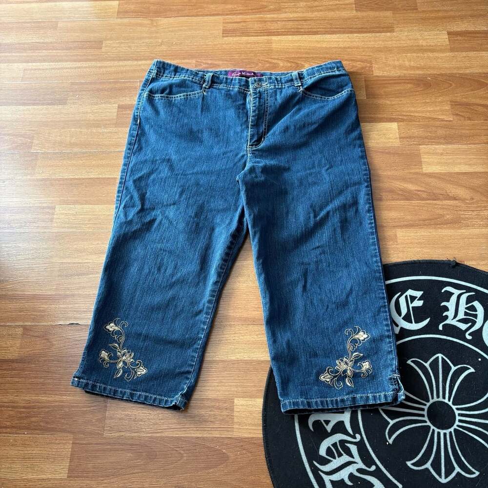 Gloria Vanderbilt Y2K Embroidered Capri Jeans